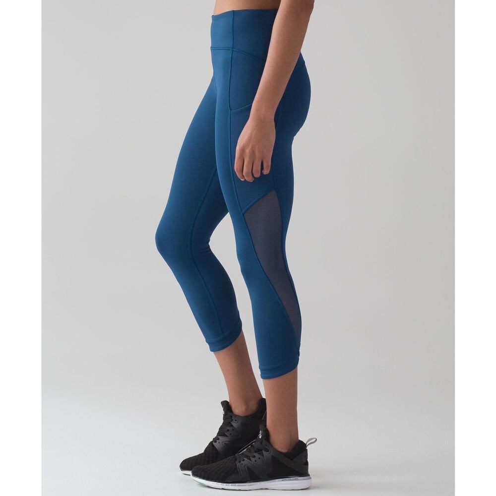 Lululemon Sole Training Crop Leggings in Poseidon Size 4